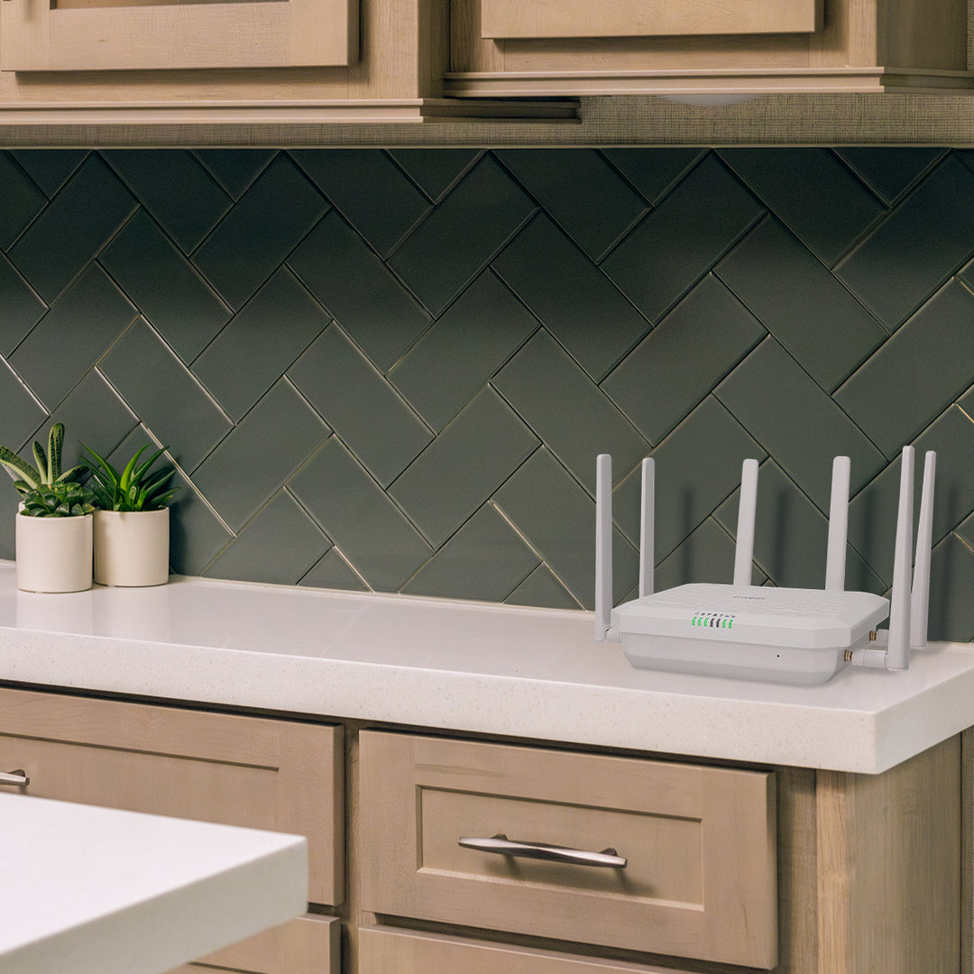 Travhawk Router TravlFi Unlimited RV Internet